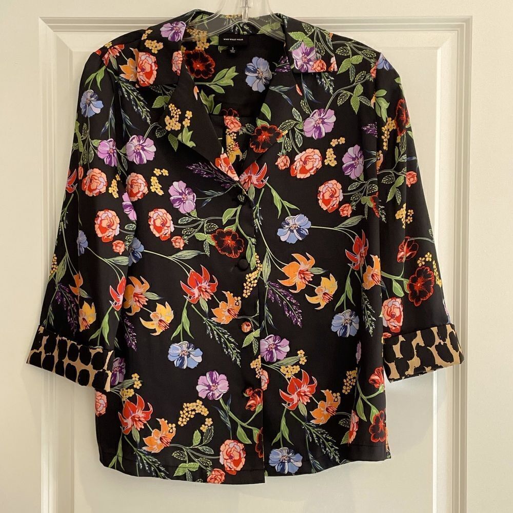 EUC Who what wear floral blouse Sz. S
